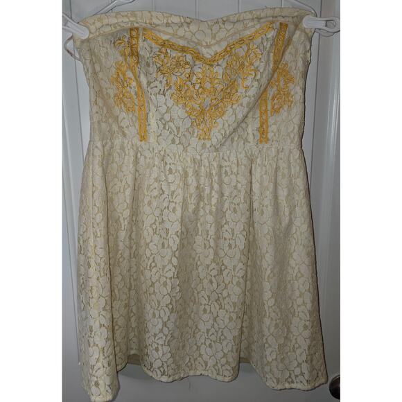 Flying Tomato Dresses & Skirts - Flying Tomato Lace Overlay Embroidered Mini Dress Large